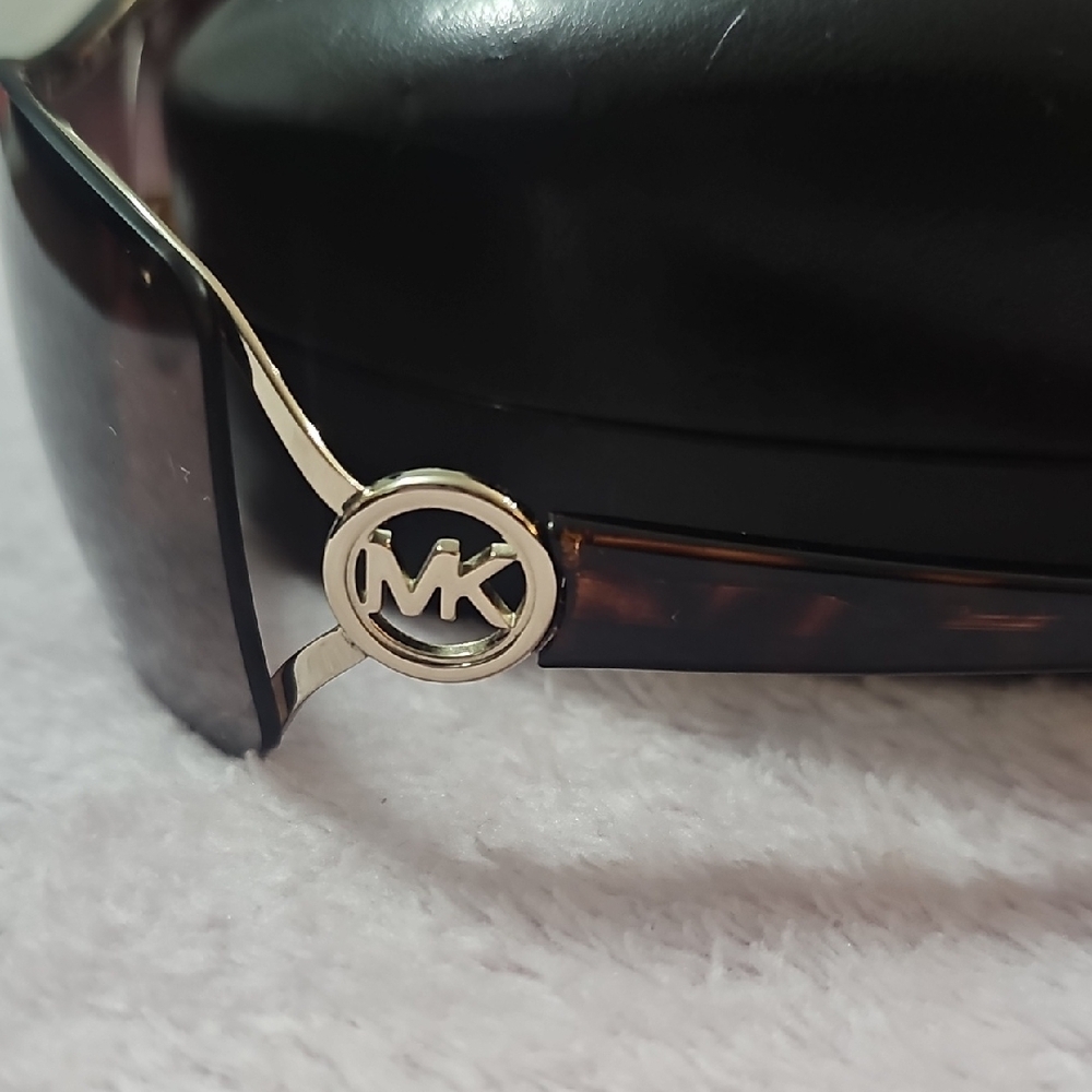 Michael Kors Black Sunglasses with Case. Michael Kors Verona (M2475S).  - Picture 8 of 12